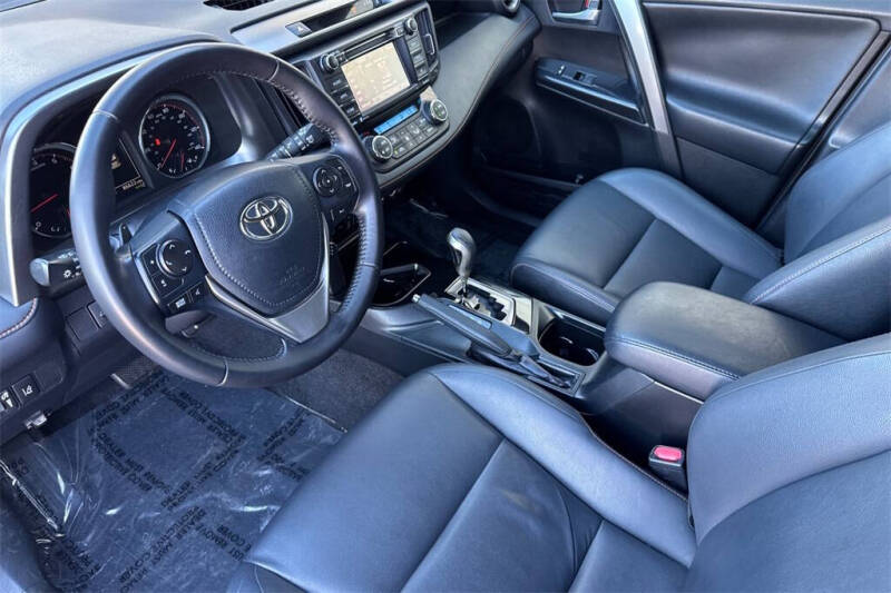 2017 Toyota RAV4 SE