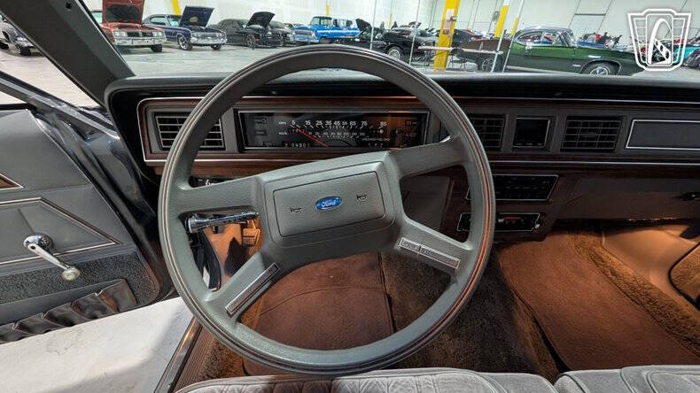 1988 Ford Crown Victoria