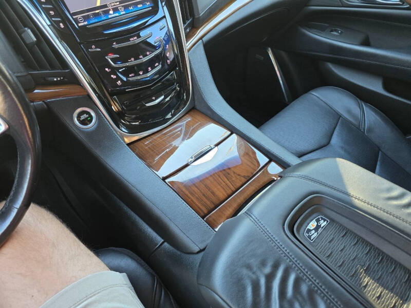 2017 Cadillac Escalade Luxury