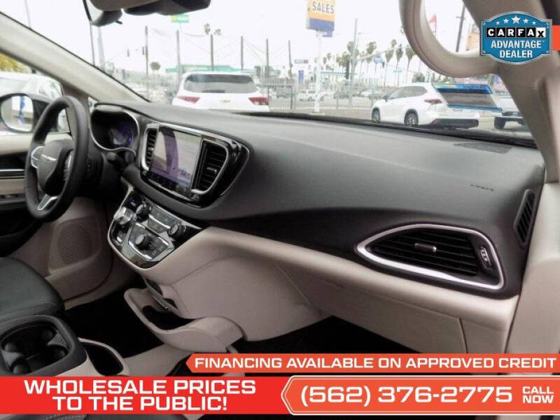 2024 Chrysler Pacifica Touring L
