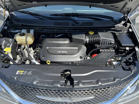 2017 Chrysler Pacifica Touring-L