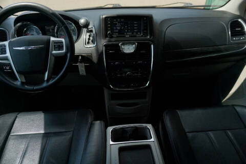 2016 Chrysler Town and Country Touring