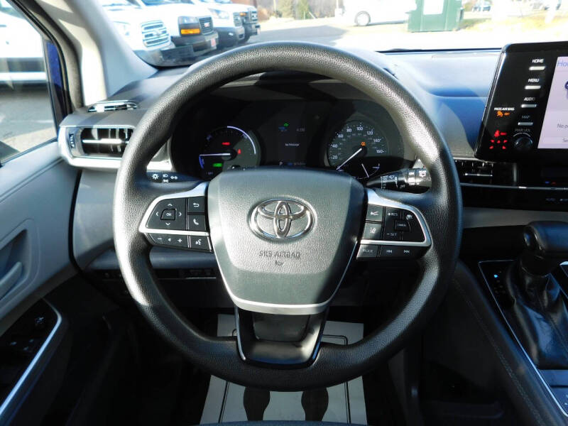 2021 Toyota Sienna LE 8-Passenger