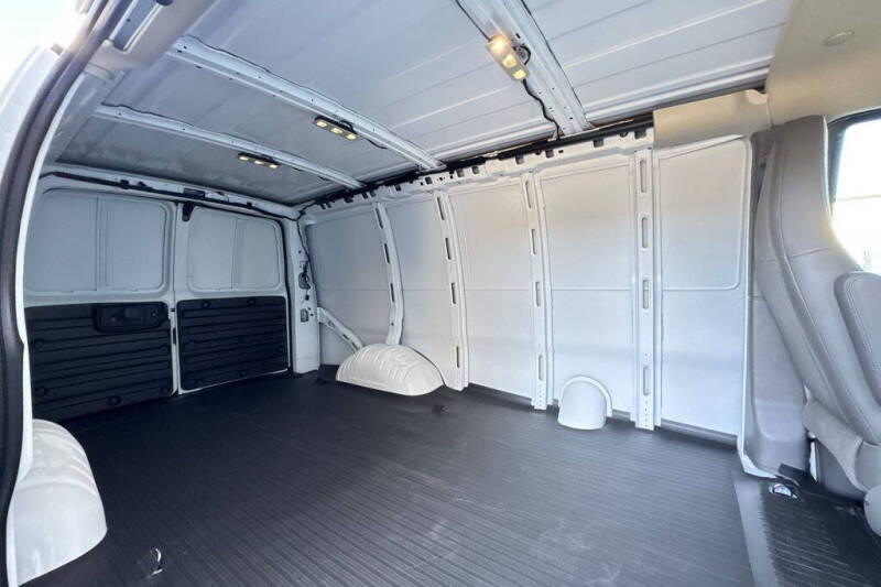 2025 GMC Savana 3500