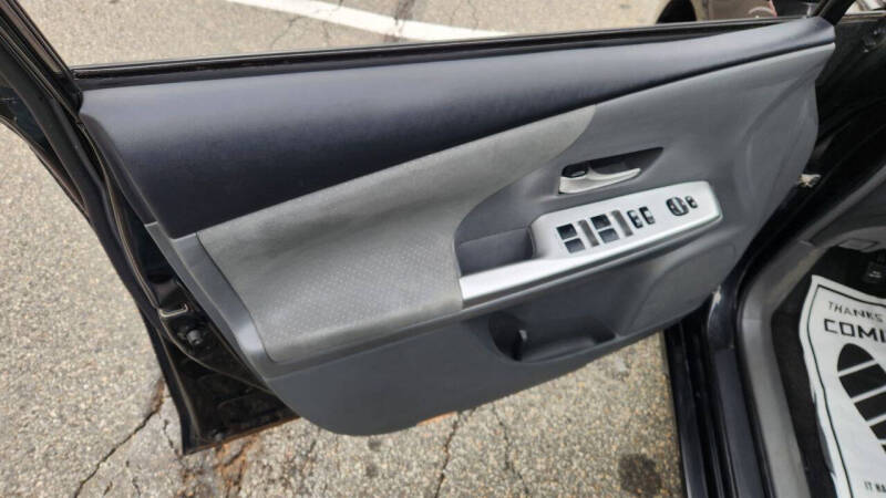 2013 Toyota Prius v Two