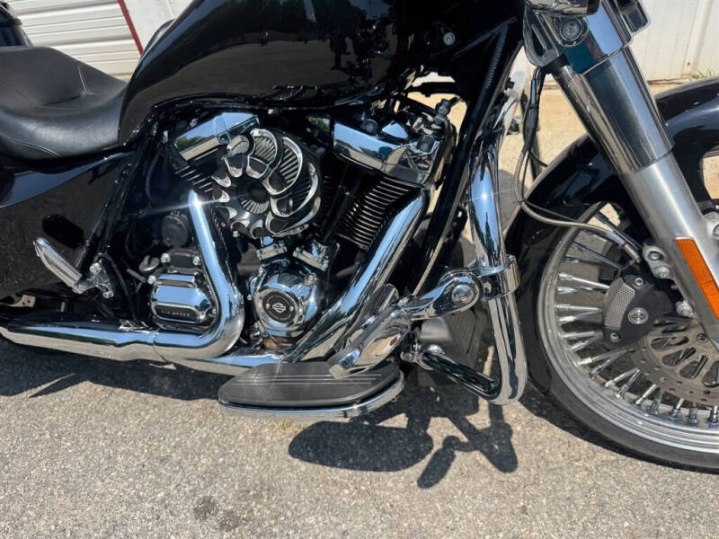 2017 Harley-Davidson FLHX -