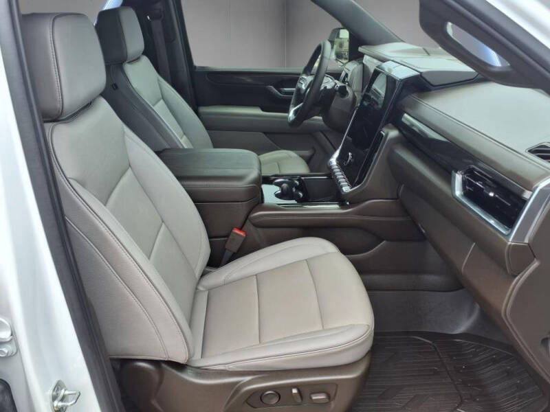 2025 GMC Yukon Elevation