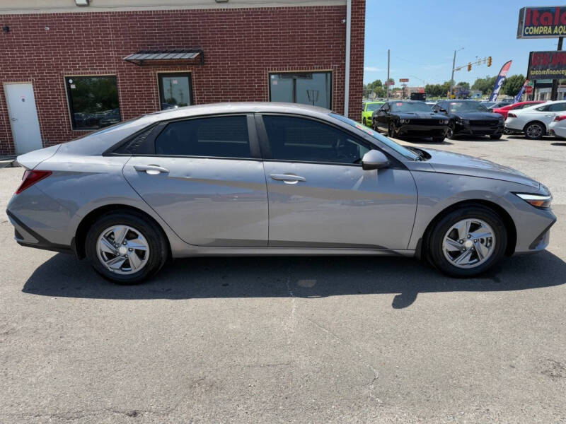 2024 Hyundai Elantra SE