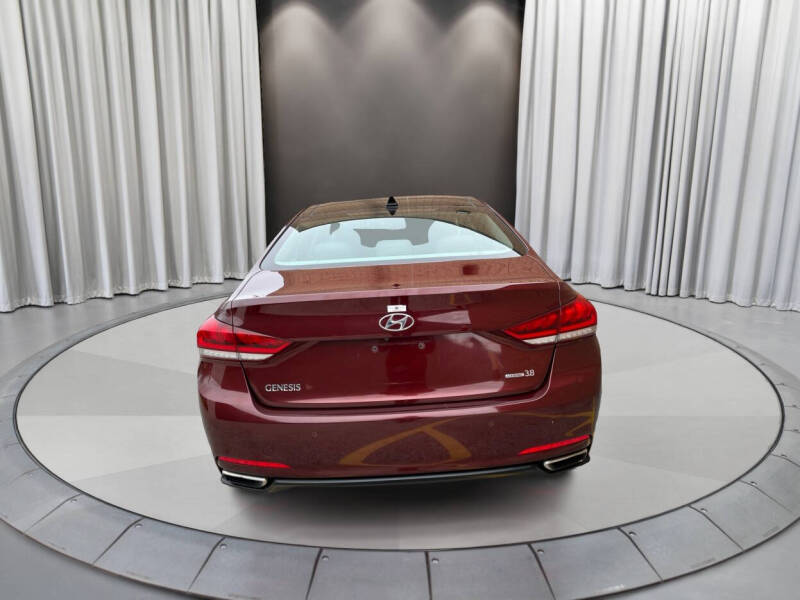 2015 Hyundai Genesis Base photo 4