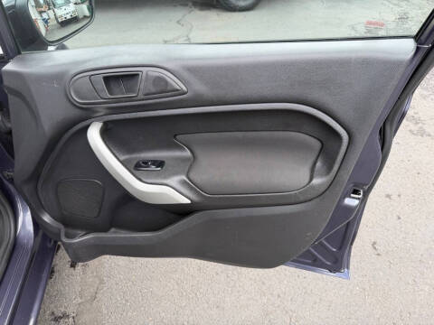 2012 Ford Fiesta SE