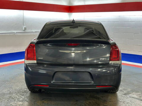 2018 Chrysler 300 S