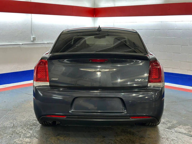 2018 Chrysler 300 S