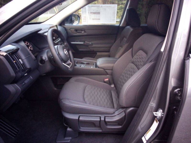 2025 Nissan Pathfinder S