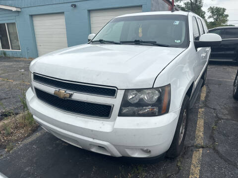 2009 Chevrolet Suburban for sale at Best Deal Motors in Saint Charles MO