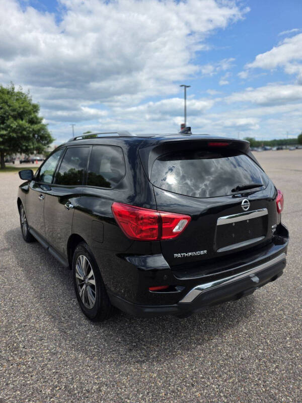 2019 Nissan Pathfinder SV