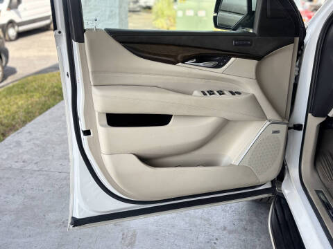 2019 Cadillac Escalade Luxury