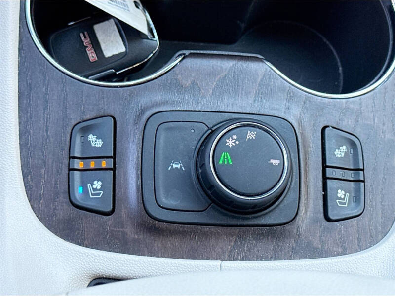 2022 GMC Acadia Denali