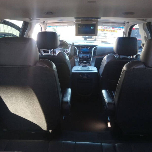 2015 Cadillac Escalade Luxury's photo