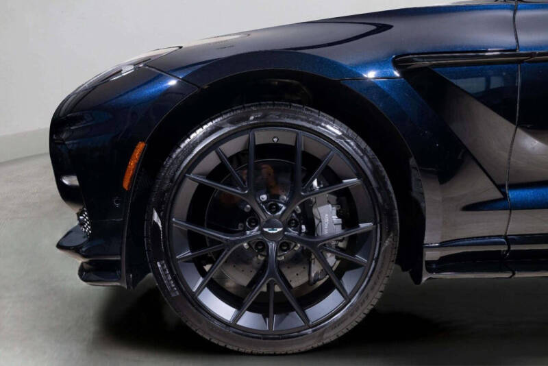 2025 Aston Martin DBX 707