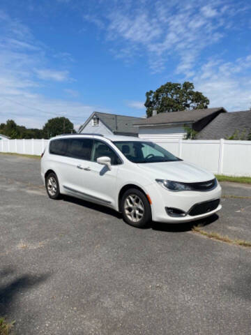 2017 Chrysler Pacifica Touring-L Plus