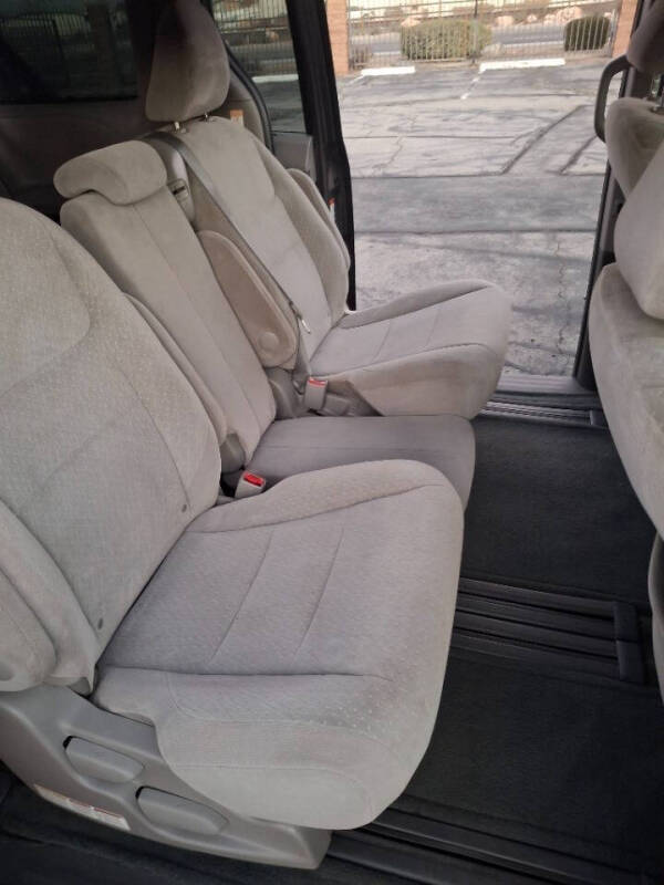 2017 Toyota Sienna LE 8-Passenger