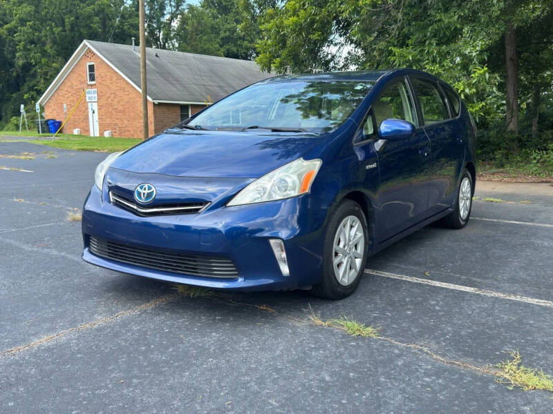 2013 Toyota Prius v Five