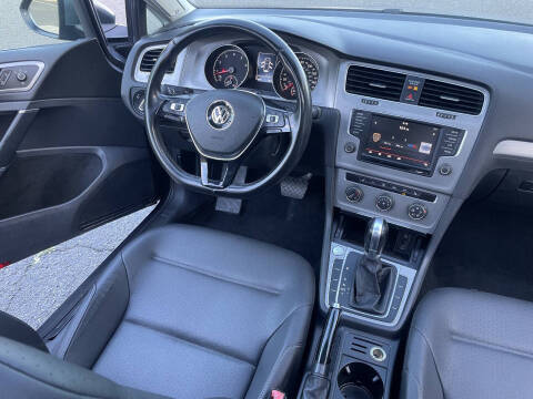 2016 Volkswagen Golf TSI SE
