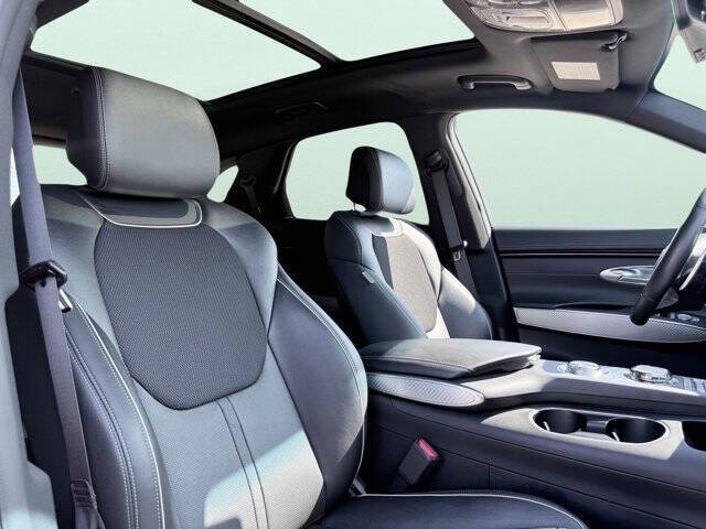 2022 Genesis GV70 2.5T Standard