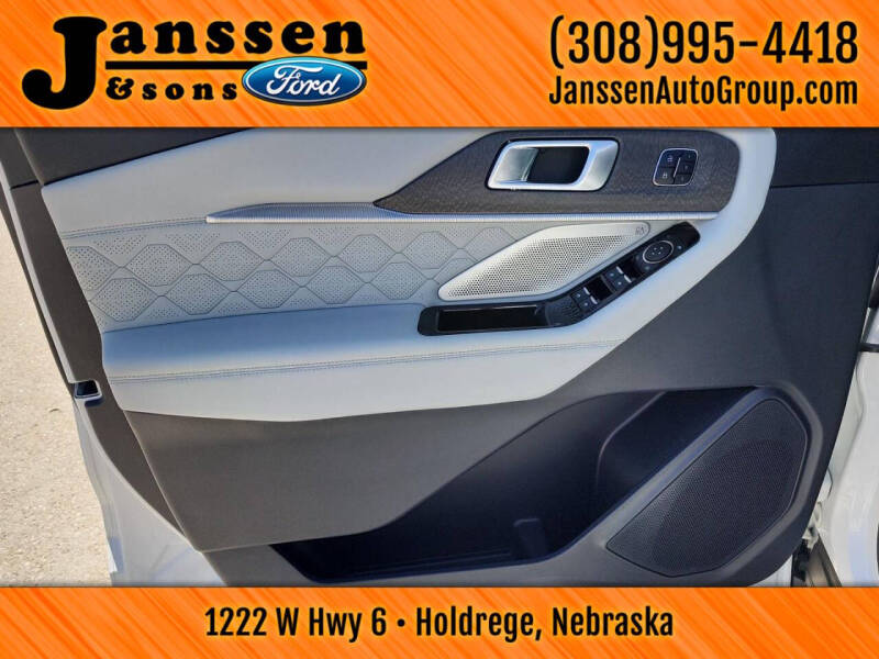 2025 Ford Explorer Platinum