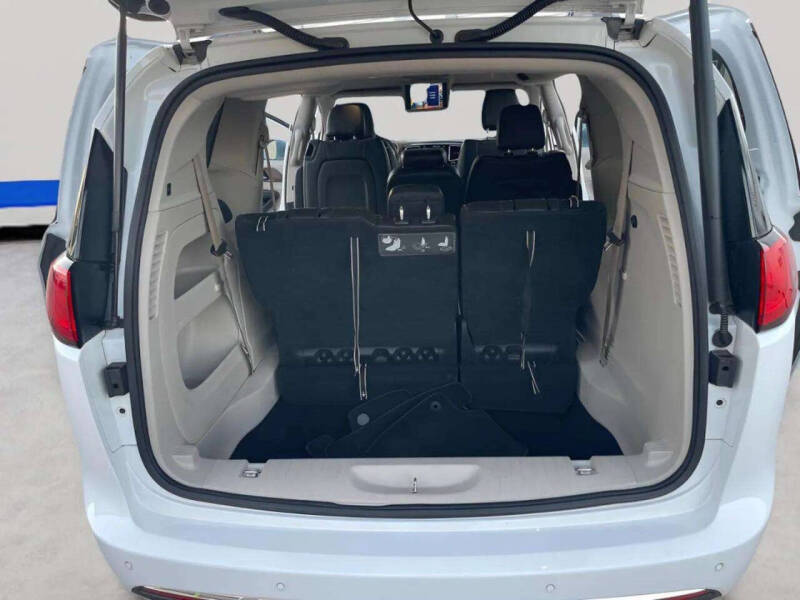 2017 Chrysler Pacifica Touring-L