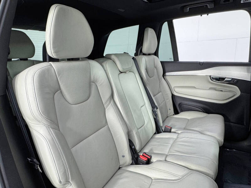 2022 Volvo XC90 Recharge T8 R-Design