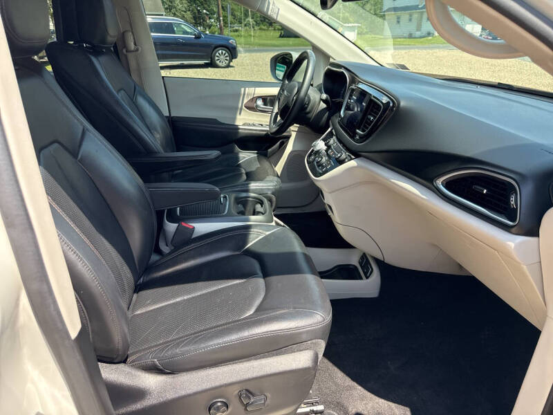 2017 Chrysler Pacifica Touring-L Plus