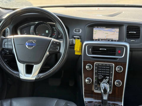 2015 Volvo V60 T5 Drive-E Platinum