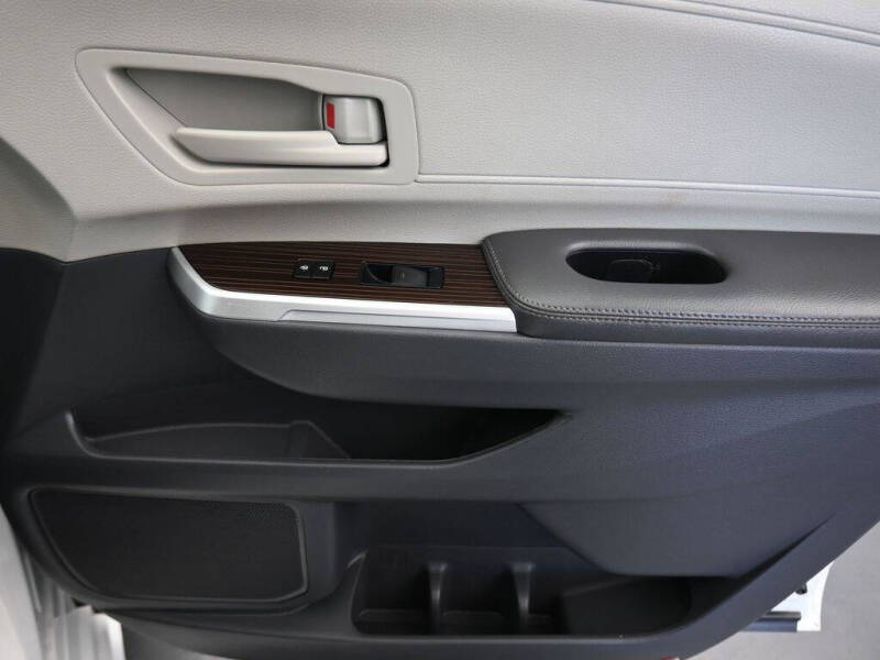 2021 Toyota Sienna LE 8-Passenger