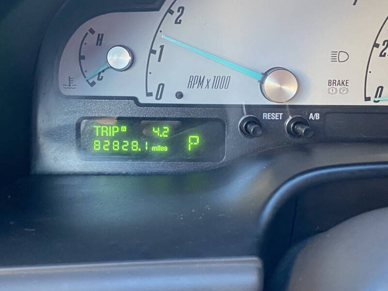 2002 Ford Thunderbird Deluxe