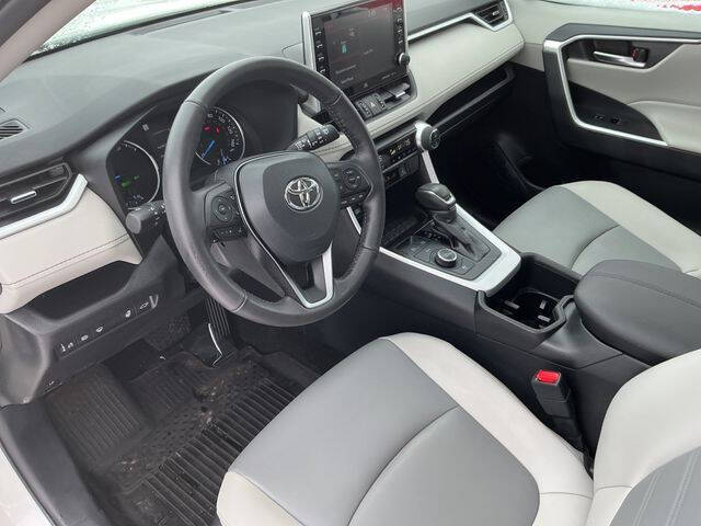 2022 Toyota RAV4 Hybrid XLE Premium