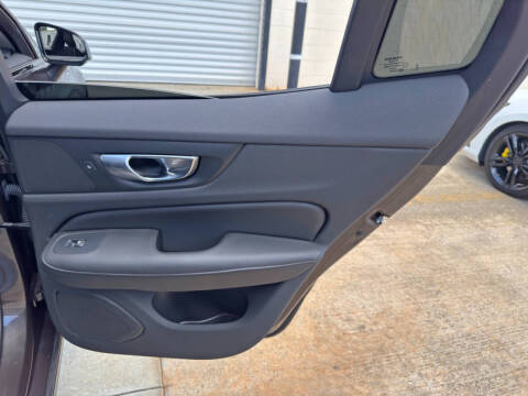 2024 Volvo S60 B5 Plus Dark Theme