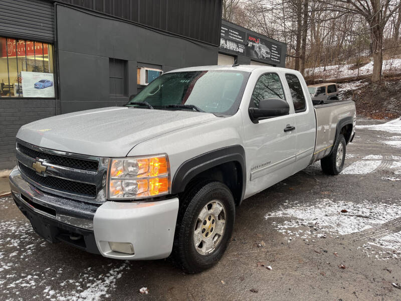 2011 Chevrolet Silverado 1500 for sale at Apple Auto Sales Inc in Camillus NY