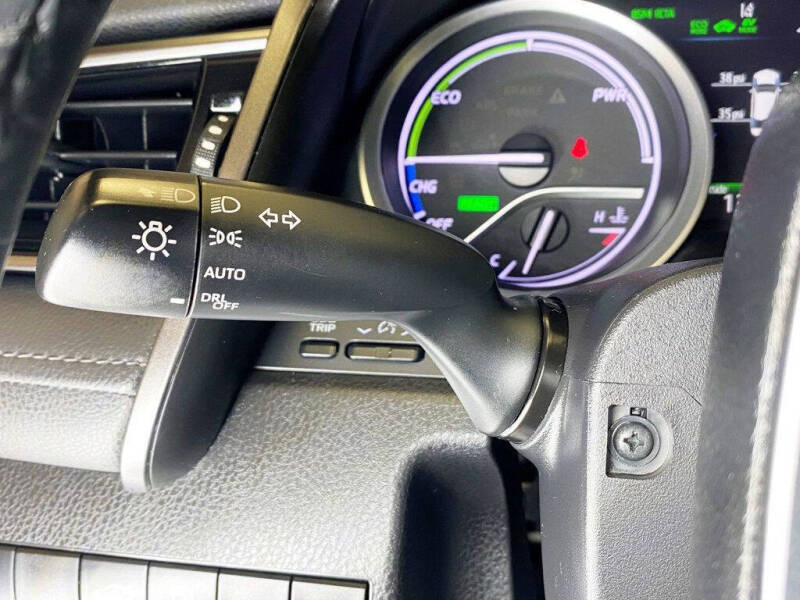 2022 Toyota Camry Hybrid XLE