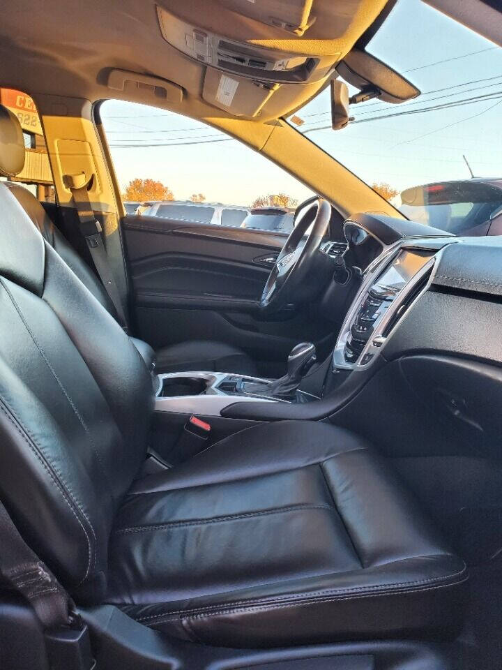 2013 Cadillac SRX for sale at DURANGO AUTO CENTER LLC in Tulsa, OK