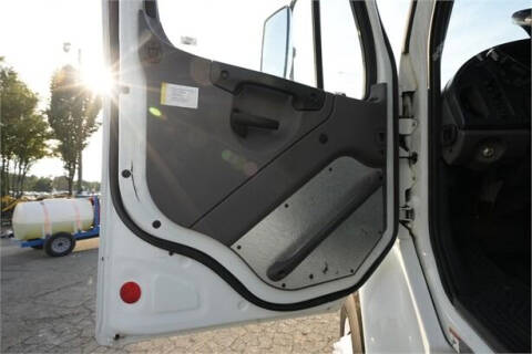 2016 Freightliner M2 106