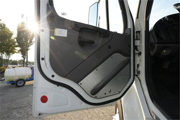 2016 Freightliner M2 106