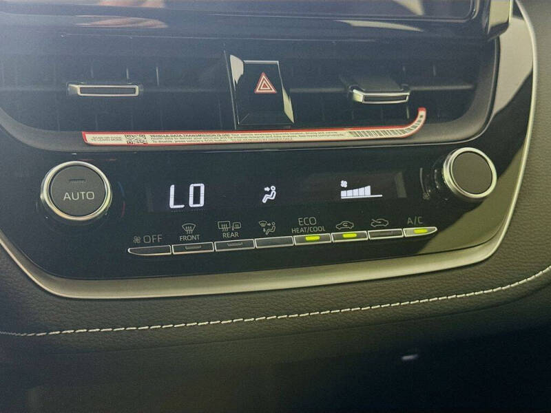 2025 Toyota Corolla Hatchback SE