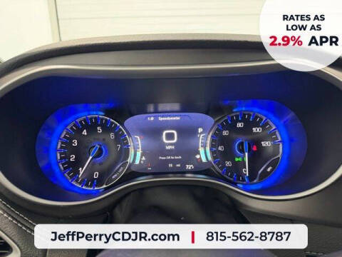 2027 Chrysler Pacifica Select