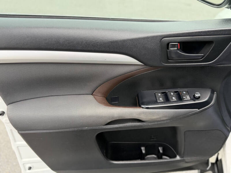 2016 Toyota Highlander LE