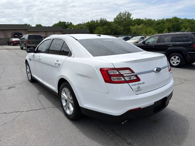 2018 Ford Taurus SE