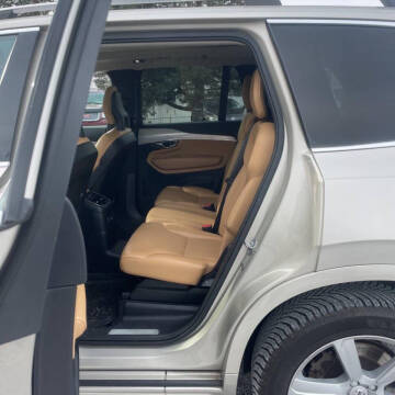 2016 Volvo XC90 T8 eAWD Momentum