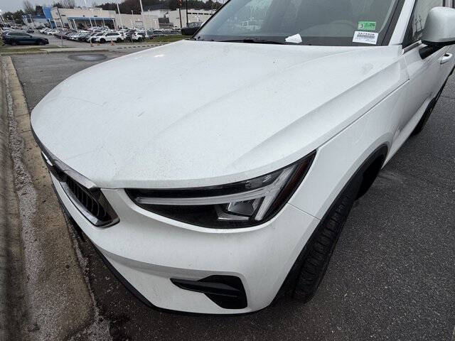 2025 Volvo XC40 B5 Core Bright Theme