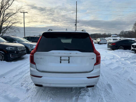 2016 Volvo XC90 T6 Momentum