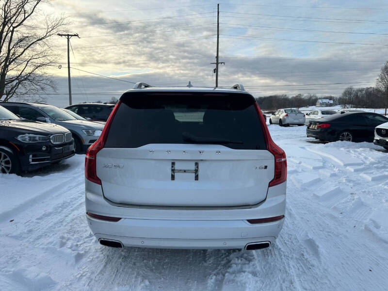 2016 Volvo XC90 T6 Momentum